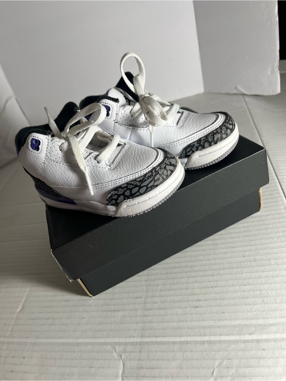 Air Jordan 3 Retro size 7 children great condition
